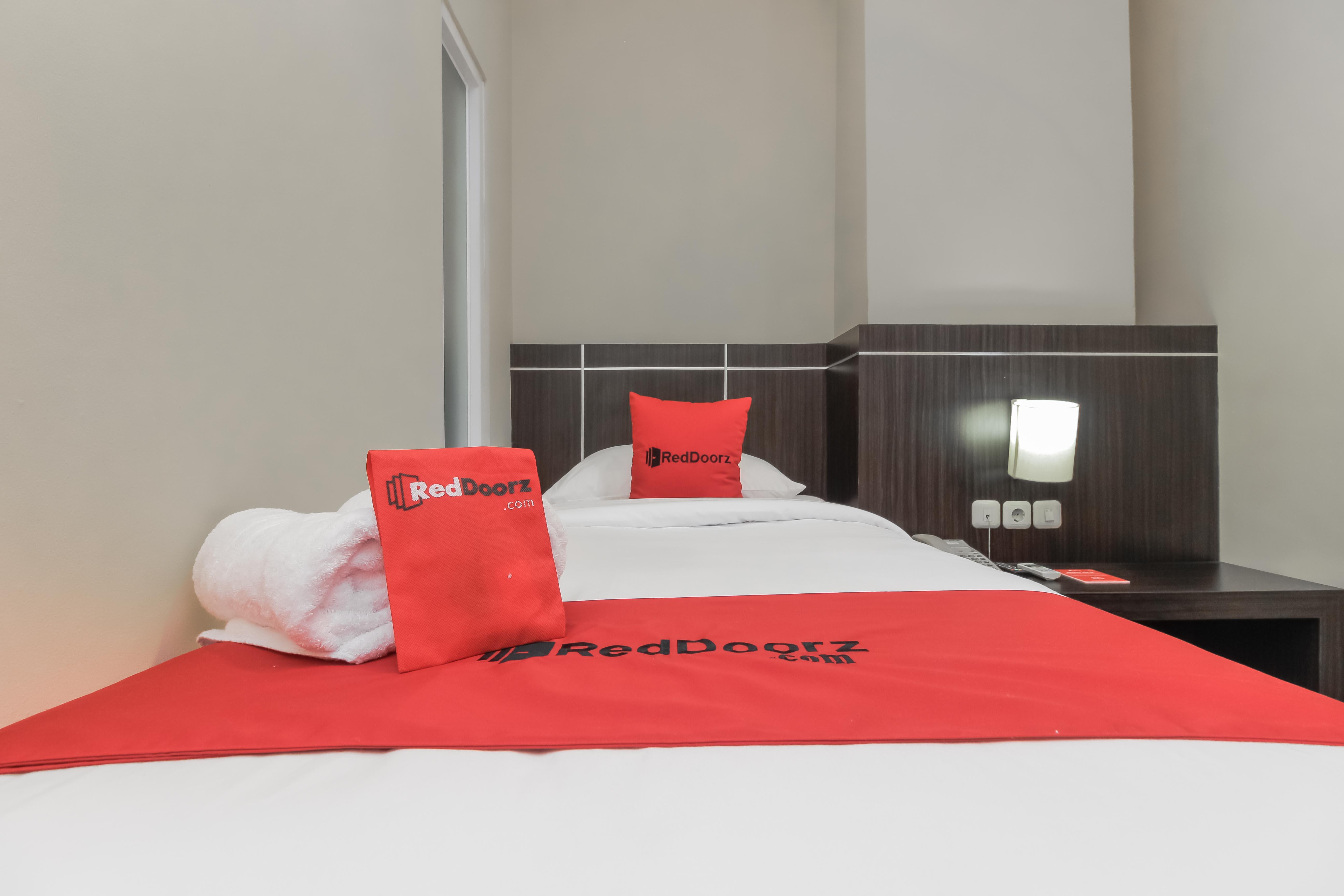 Reddoorz Plus @ Thamrin Jakarta Exterior photo