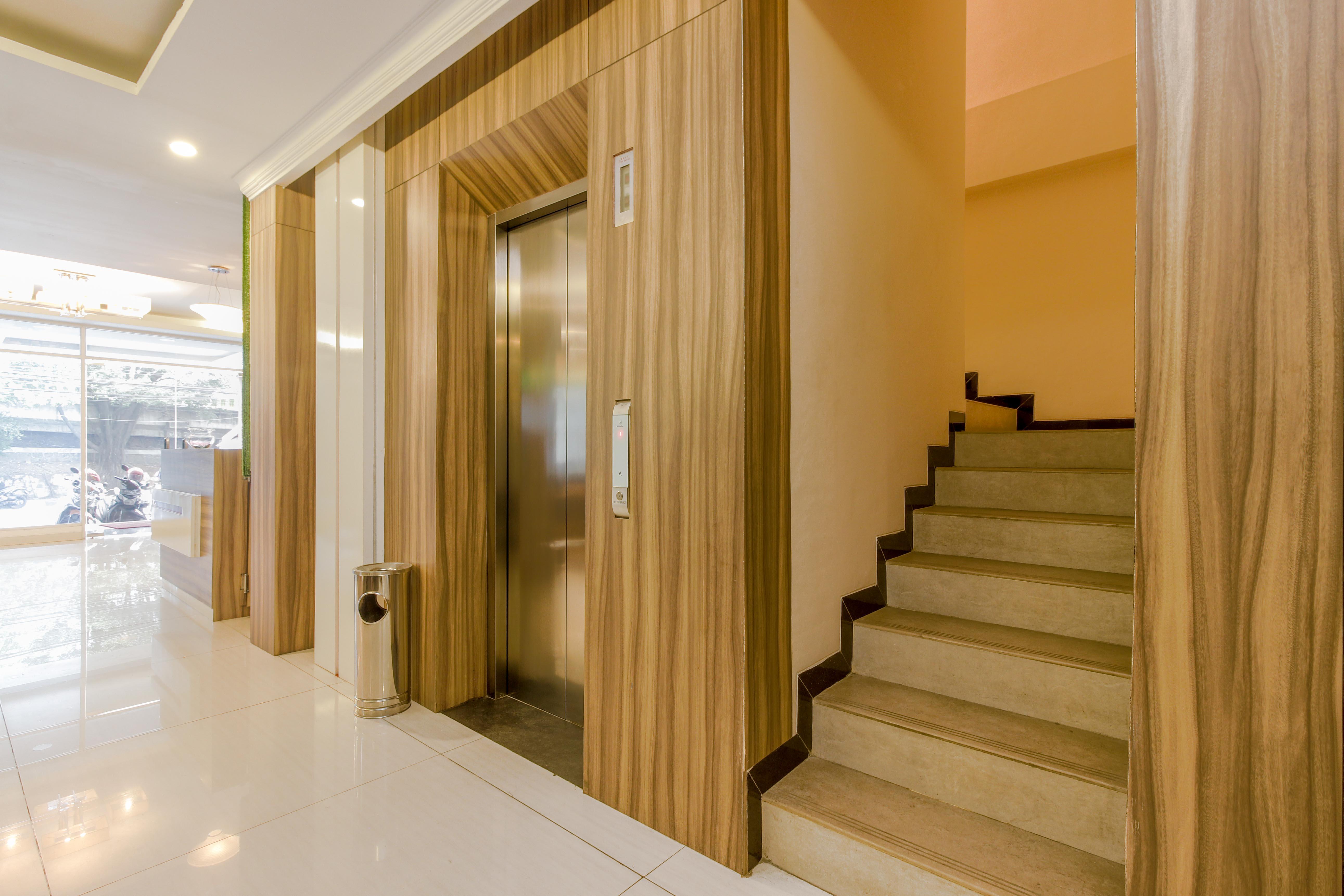 Reddoorz Plus @ Thamrin Jakarta Exterior photo