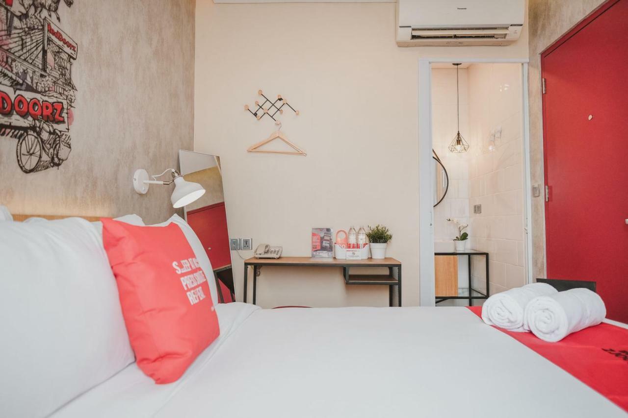 Reddoorz Plus @ Thamrin Jakarta Exterior photo