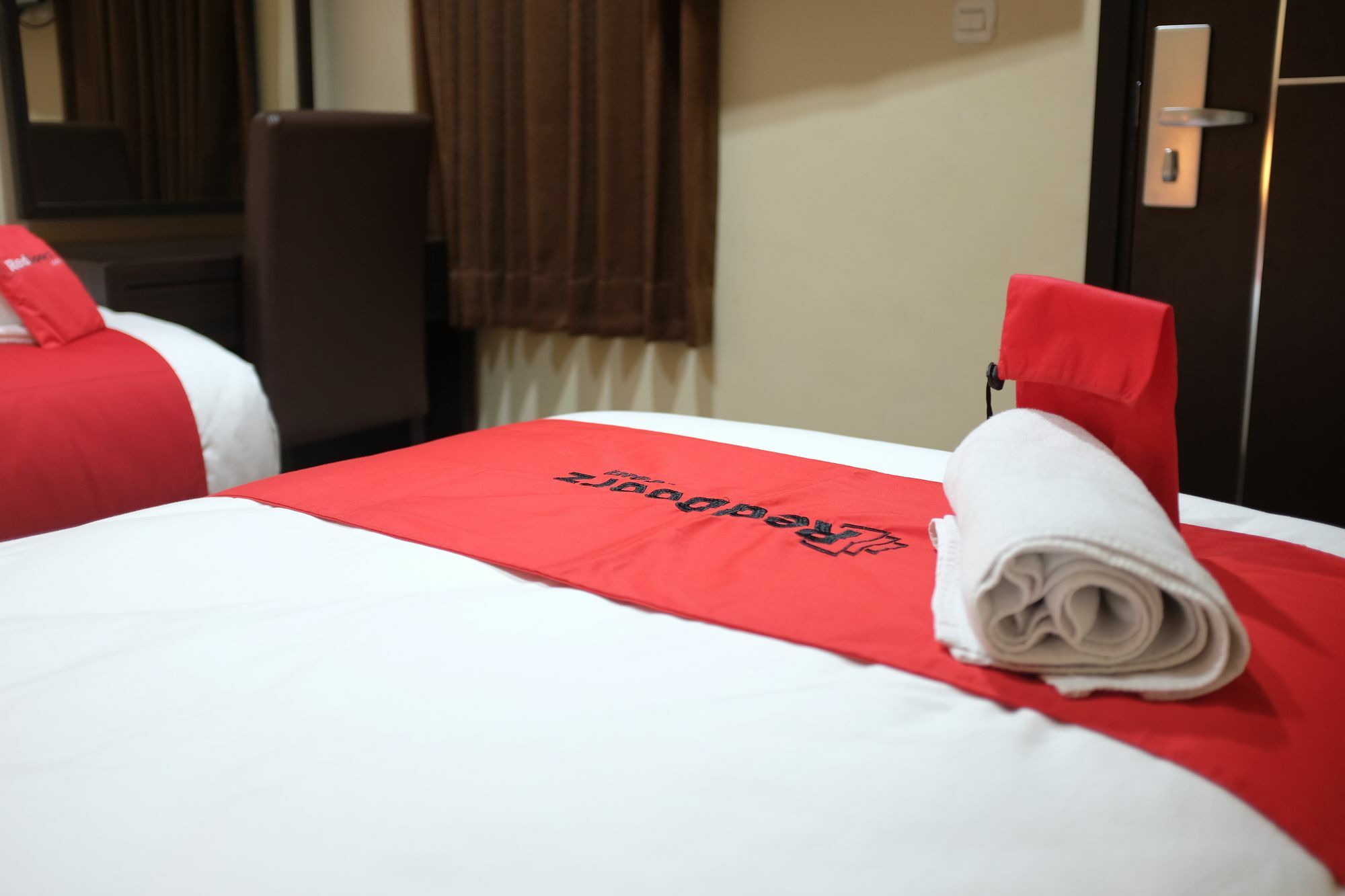 Reddoorz Plus @ Thamrin Jakarta Exterior photo